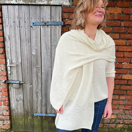 Adrienne sjaal natural white.