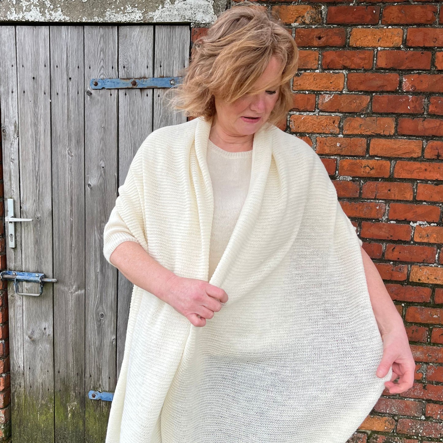 Adrienne sjaal natural white.