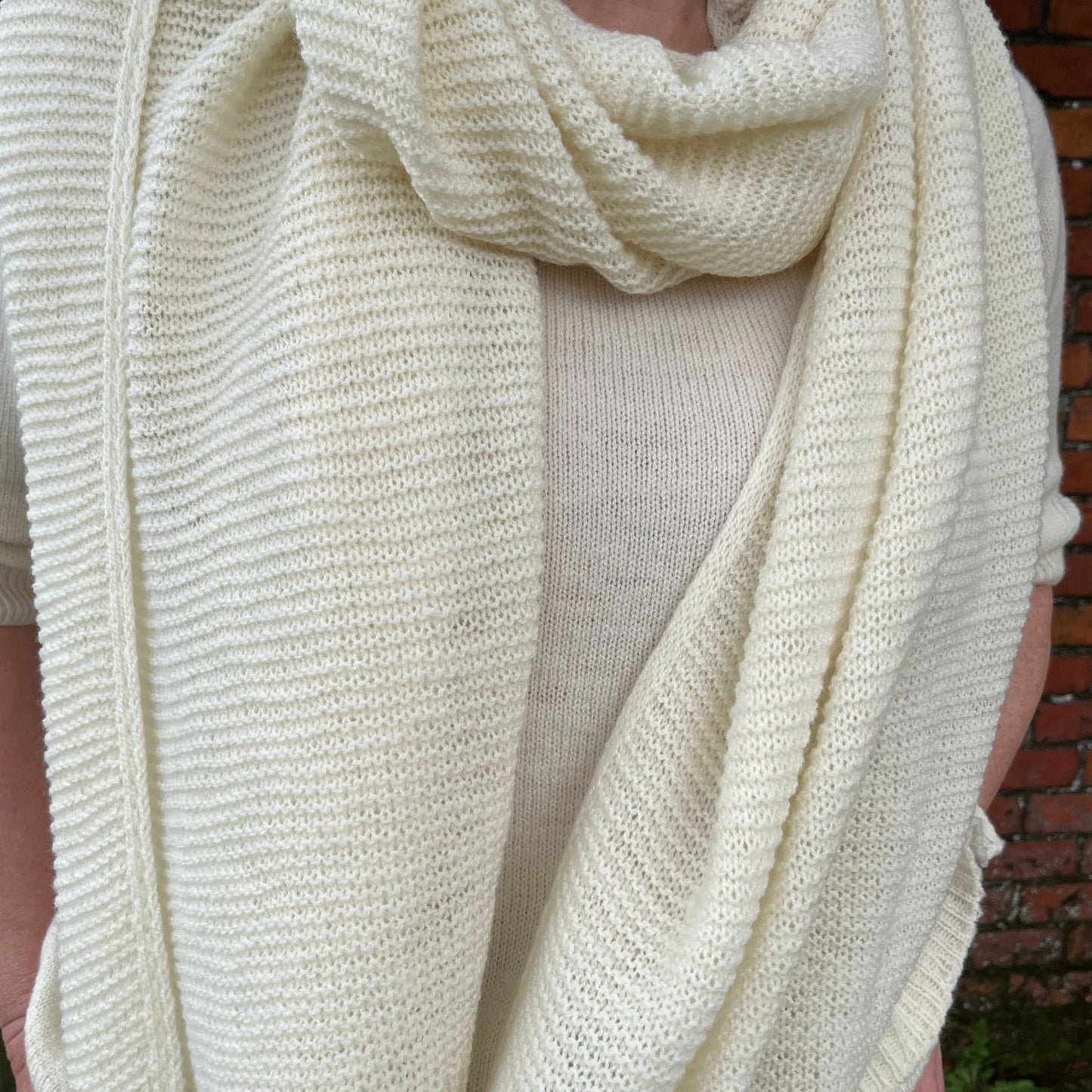 Adrienne sjaal natural white.