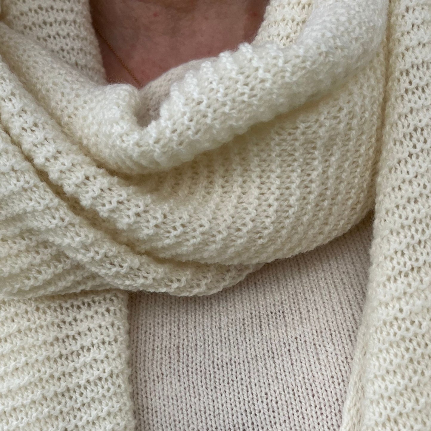 Adrienne sjaal natural white.