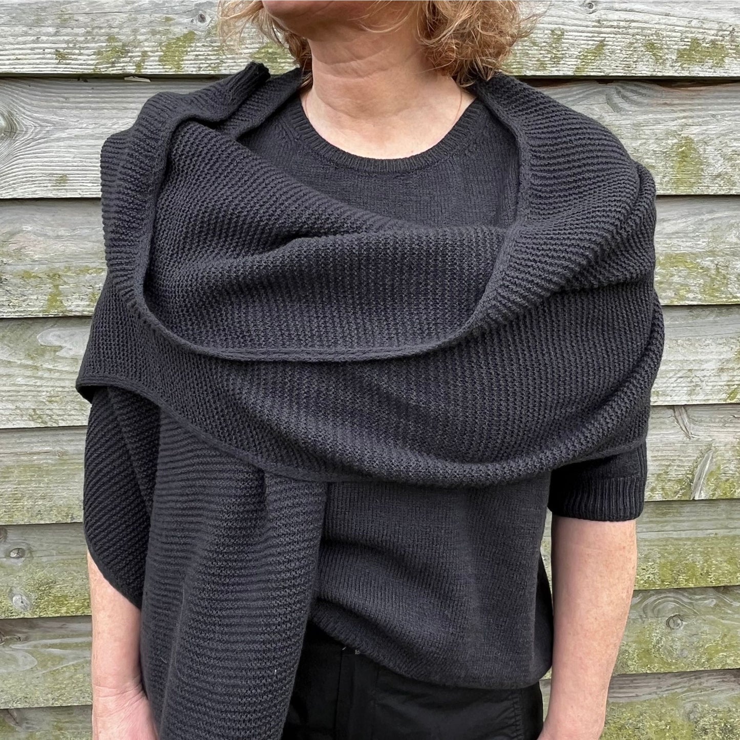 Adrienne sjaal almost black.