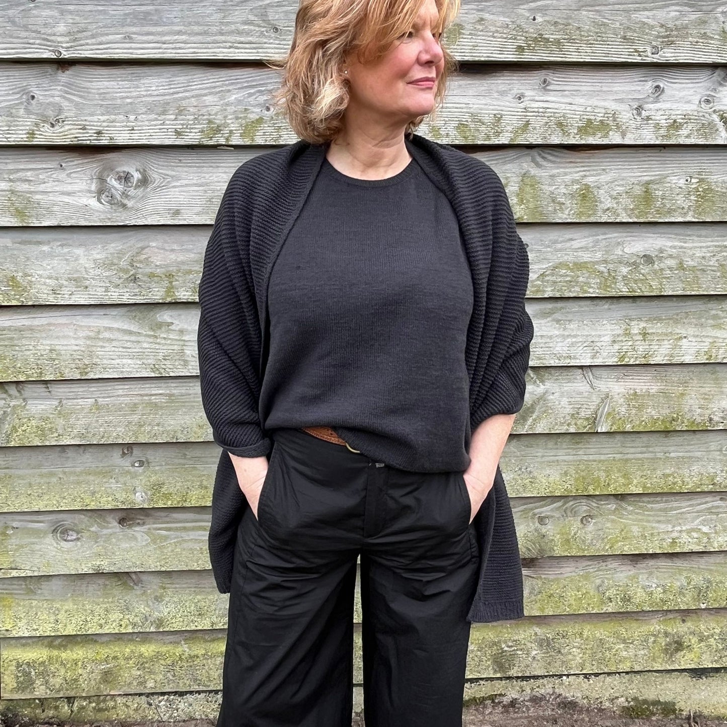 Adrienne sjaal almost black.