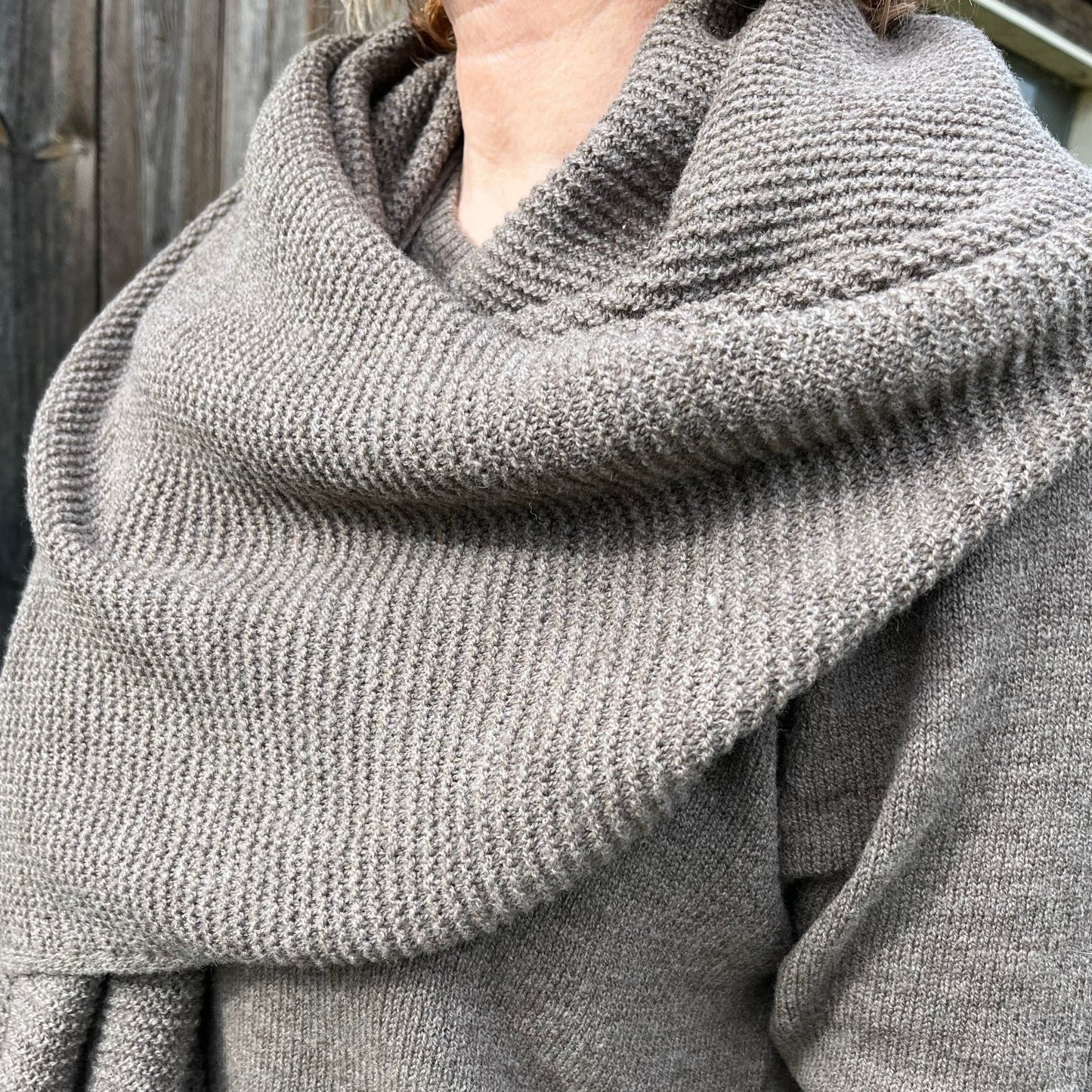 Adrienne sjaal natural mocha.