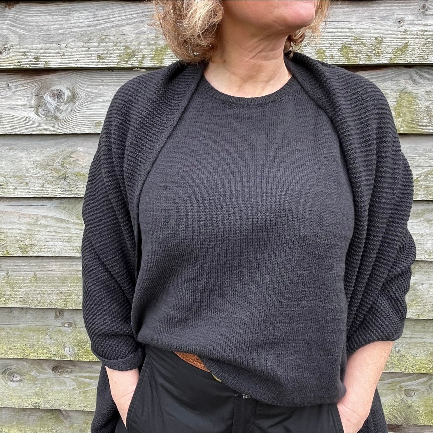 Camilla trui almost black.